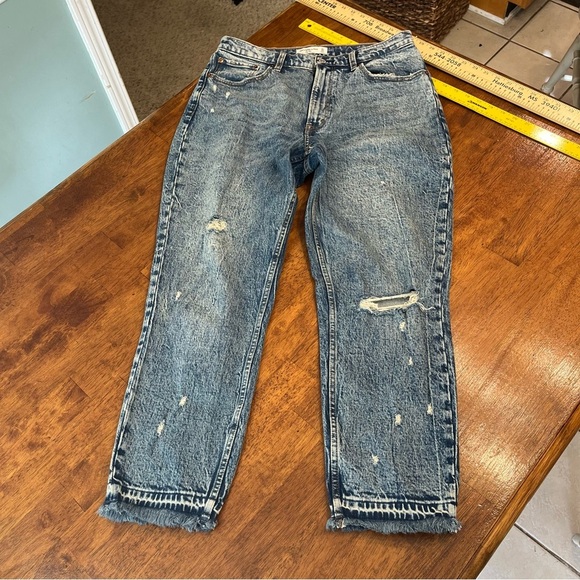 Abercrombie & Fitch Mom Jean High Rise size 30/10 denim distressed
